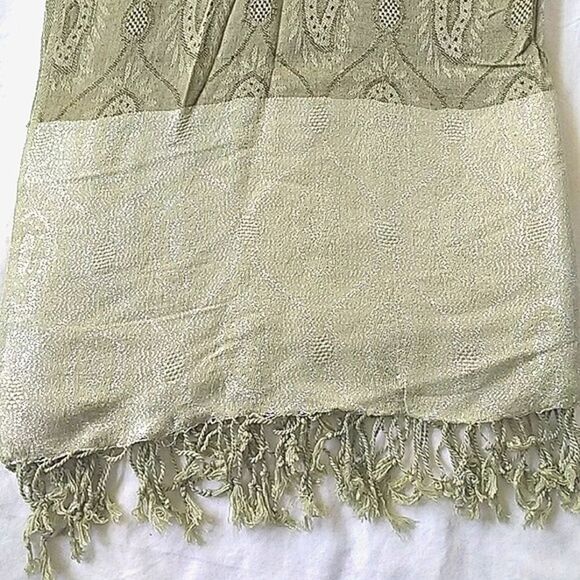 Two-Tone Green Paisley Oblong Scarf - Picture 4 of 4